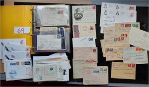 BREV + Eldre og nyere brev og få kort i perm og løse. Blandet kvalitet, overraskende mange reisende stempler. Bør kikkes på, vekt 2,1 kilo