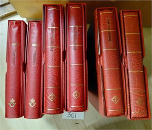 POSTENS ÅRSSETT 1972-2025 og HEFTEÅRSSETT 1995-2025 Antatt komplett fra abonnement. Her er tusenvis av kroner i porto, vekt 16,7 kilo