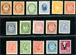 Norgessamliing fra 1856 til 1972 i et Davo-album. Bra besatt, men en del av de eldre merkene er enten tørre eller fått påsatt nytt lim.