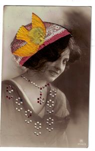 Artig engelsk kort påsatt hatt og hår med 2 stk portomerke 9 stemplet "BORØEN 8-III-13"