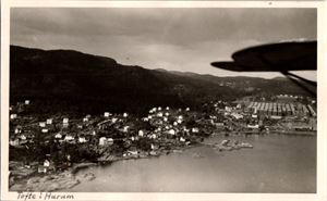 Buskerud Tofte i Hurum, flyfoto. (Utg:Ikke oppgitt). Småf. s/hv. Brukt, ikke postgått. Pen brukskvalitet.