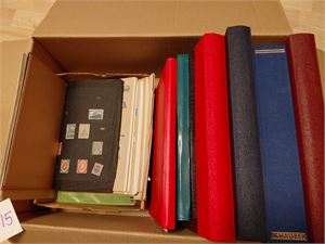 TYSKLAND Gammelt og nyere. 3 Safe album omtrent uten merker, en del restesamlinger og diverse i poser/innstikksbøker. Vekt 14,7 kilo