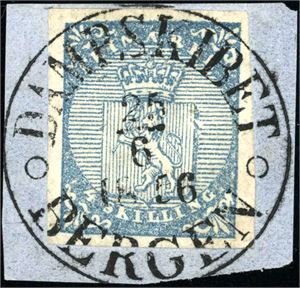 1. 4 skilling våpen 1855 på lite brevstykke, annullert med vakkert rettvendt "Dampskibet Bergen 25.6.1856". Gode til normale marger. Attest FCM.