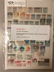 Nederland A4 instikksark med ca 150 merker mellom AFA 22 og 1461.  Stemplet.  Oppgitt verdi 140 €