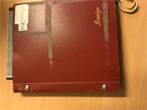 Sverige Samling 1856 - 1977 hovedsakeling stemplet i gammelt album samt noen plansjer. Greit besatt.