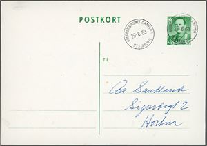 Noen hundre konvolutter, noen litt eldre, men mest nye. Norske og utenlandske. Flere er satt i porto.