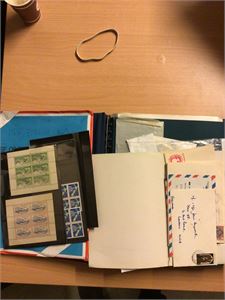 New Zealand 1955 - nyere samling i hjemmelaget stort album.  Medf. Noen brev, miniark og plansjer.