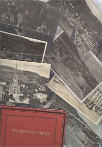 Lot med 10 fine småformatkort og en mappe med Postkortfoto "Drammen og Omegn".