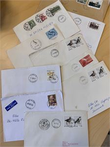 Brevlot .  Eske med 1000-1500 brev C6 og C5, alle fra Norge til Danmark.  70 og 80-tallet.   Mye rek brev !