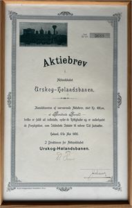 Aksjebrev Aktiebrev i A/S Urskog-Hølandsbanen, pålydende kr. 100, fra mai 1900. Innrammet, i meget god stand og svært dekorativt. (Lignende solgt for kr. 900 hos Skanfil i 2021.)