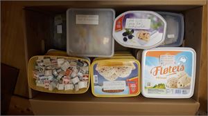KLIPP, BREV, DUBLETTER ETC 2 flyttekasser, delvis i plastbokser. Fra dødsbo, vi har ingen anelse om hvor sortert dette er for stempler etc, men setter et hyggelig utrop. Vekt 24,4 kilo