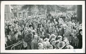 Fangene kommer hjem i 1945. 3 ulike kort fra Askim Jernbanestation. K-3