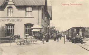 Sarpsborg Jernbanestation  (uten utg.) Livlig motiv st. Häsinge 1/9-1917