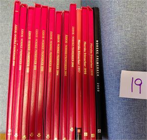 POSTENS ÅRBØKER 1988-2000. Kostet 3814 kroner som nye, vekt 9,7 kilo
