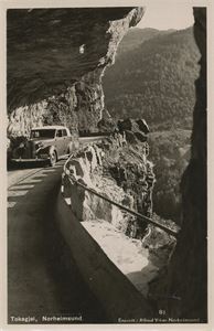 Postkort kjøretøyer TOKAGJELET med bil R-6444 (HO) småf. (Alfred Vikør, Norheimsund 81) ubrukt