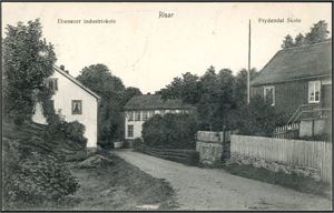 Risør med området rundt. 160 postkort i album. 58 er i småformat.