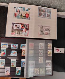 DIVERSE LAND/MOTIVER 2 16 siders bøker, den ene med ex-portugisiske kolonier i Afrika, den andre med motiv Walt Disney