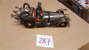 IL TEMPO GIGANTE Miniatyrutgave i metall, lengde 28 cm. Vekt 0,5 kilo