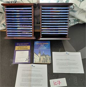 MYNTER: THE FIRST EDITION Official welcome to Euro, 2 hyller fra Samlerhuset + avskjed-settet fra Luxembourg, i alt 24 myntsett. Dette må ha kostet mye i innkjøp. Vekt 4,3 kilo