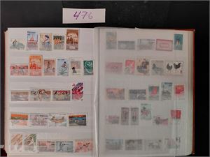 CUBA/VIETNAM Full frynsete 64 siders bok med en mengde merker, det meste ordreavstemplet. Eldre og nyere