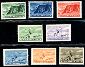 Emil Moestues frimerkeforslag av turistmerker. 2 motiver: Norkapp og reinsdyr. Totalt 8 merker.