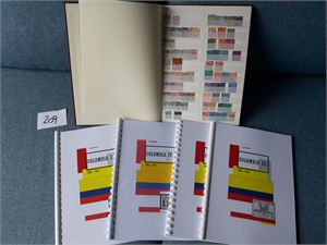 COLOMBIA Masse merker i 16 siders bok inkl mye gammelt + egentegnet samling i 4 bind med lite merker. Sikkert muligheter blant det gamle