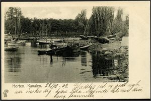 Vestfold Horten, Kanalen m/småbåter. (Peter Alstrup). Udelt bakside, småf. s/hv. Stpl. Horten 23-XII-02 Pen kvalitet.