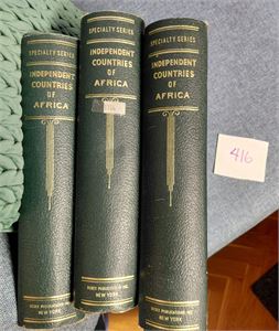 AFRIKA 3 Scott album. Noen merker, mye ledig plass. Ser ut til å være best på ex franske kolonier og Burundi. Vekt 6,7 kilo