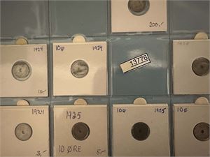 MYNTER 5ører 1875-1981 og 10ører 1911-86 oppsatt i perm. Mynter med pris 10 kroner og oppover er summert til 11500 kroner.