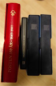 2 samlinger fra Posten + 2 påbegynte samlinger fra Samlerhuset inkl mynt/medaljebrev. Vekt 6,6 kilo