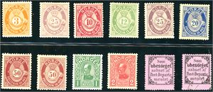 Norgessamling til 1980 i innstikkbok. Bra besatt, men før 1945 er merkene enten hengslet eller påsatt nytt lim. Også noen stemplete norske dubletter i en annen innstikkbok.