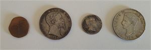 ITALIEN-SICILIEN-SARDINIEN-NAPOLI. Lot fyra mynt: Sicilien, William II, bronsmynt, samt Sardinien