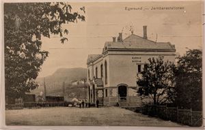 EGERSUND, Jernbanestationen, brukt i 1909. Litt gjennomslag fra stempelet.