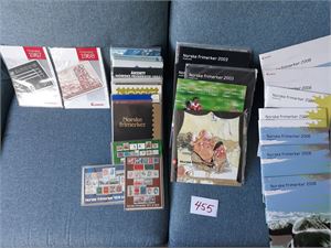 POSTENS ÅRSSETT Bunke 1967-2008 inkl 2006-07 x3 og 2008 x2. Vekt  3,1 kilo