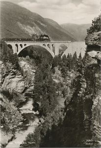 Postkort jernbane Raumabanen Kylling bro, tog (MR) A6 s/h (Mittet 2529-7) brukt 1956