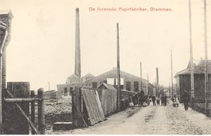 Drammen. De forenede Papirfabriker, Drammen (EJ,3173) UB   barn i gata