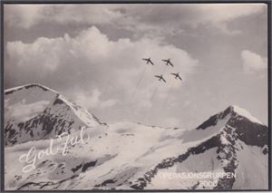 Bodø:  Julekort "God Jul fra Operasjonsgruppen Bodö", viser 4 F-86K Sabre flyr over Børvasstindane.  UB storf.