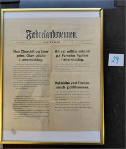 KRIGSHISTORIE Fædrelandsvennens ekstrablad 8. mai 1945 i flott ramme. Format 41x31 cm