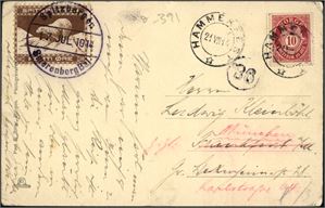100,Spitbergen E 36. 10 øre posthorn på postkort, stemplet "Hammerfest 21.7.14" og ved siden påsatt en 50 øre Spitsbergen-etikett, stemplet "Spitzbergen SmerenbergBai 17.Jul.1914" i lilla. Kortet er sendt til München.