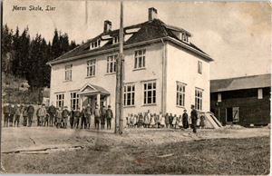 Buskerud Lier, Meren Skole. (NLR 452). Småf. s/hv. Brukt, ikke postgått. Pen brukskvalitet.