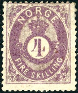 19 Ia. 4 skilling Posthorn i mørk lilla farge på tynt oljet papir. Attest FCM. (4.000,-).