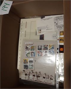Siste rest fra stor innlevering med det som ikke fikk plass andre steder. En del albumark som vi ikke fant samlinger til, boks vaska Sverige og noe annen rekvisita. Vekt 10,3 kilo
