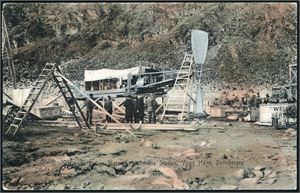 Svalbard/Spitsbergen. Nearly 100 postcars in an album. Nearly all are in the "old size".