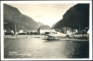 Høyanger. Første flyvemaskin besøk. K-1
