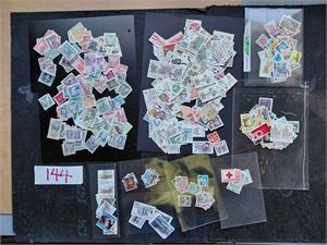 STEMPLET Masse merker, delvis sortert på land. Ingen trykte stempler, alt postalt brukt