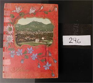 Gammelt kortalbum med masse kort av alle typer, folkedrakter, kongelige, stedskort, menn, kvinner og barn. Her er nok ingen kort som er under 100 år gamle. BAKSIDER IKKE SJEKKET!