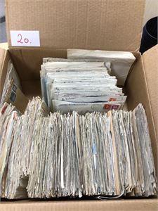 Brevlot i eske med ca 900 brev fra 50-tallet (Nestle konkurransen)   Alle pene C6 konv.  Svært mye TMS stempler