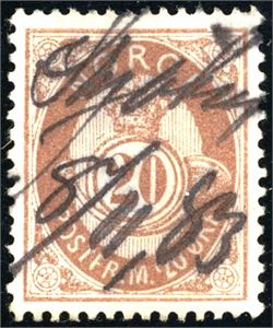 39. 2 0øre brun, annullert med håndskrevet "Skjøtningsberg 8/11 83". Et par korte tagger, sees lite.