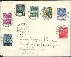 331/38. Londonmerkene uten 40 øren på konvolutt, stemplet "Kirkenes 30.4.45". Konvolutten noe medtatt i øvre kant, men dette berører ikke merkene. Attest Aune.
