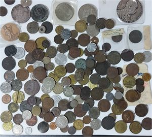 Parti  diverse medaljer, tokens och poletter inklusive en Maria Teresia-taler silvermynt 1780. Trevlig lot
